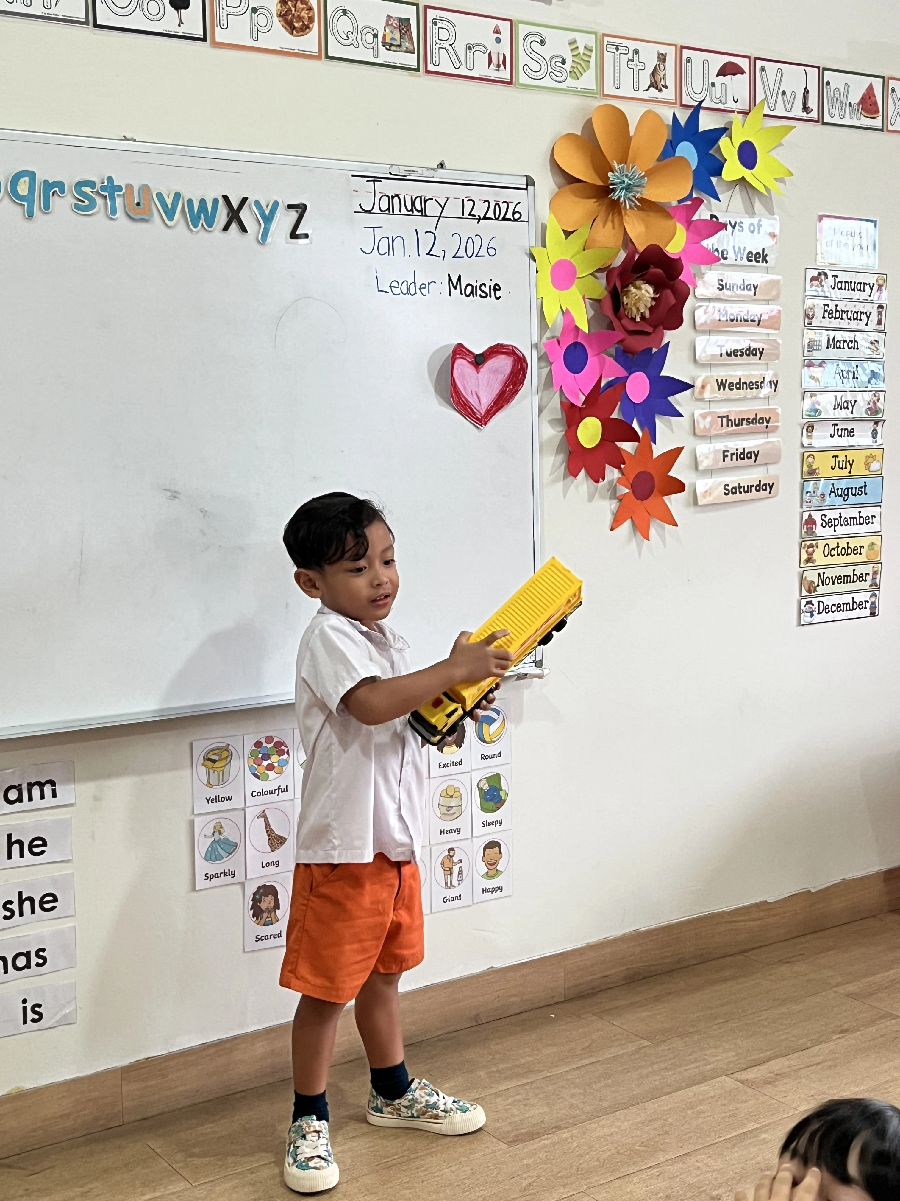 🌟 Building Essential Skills: Show and Tell in Lollypop Preschool's Early Years Program - Photo 2