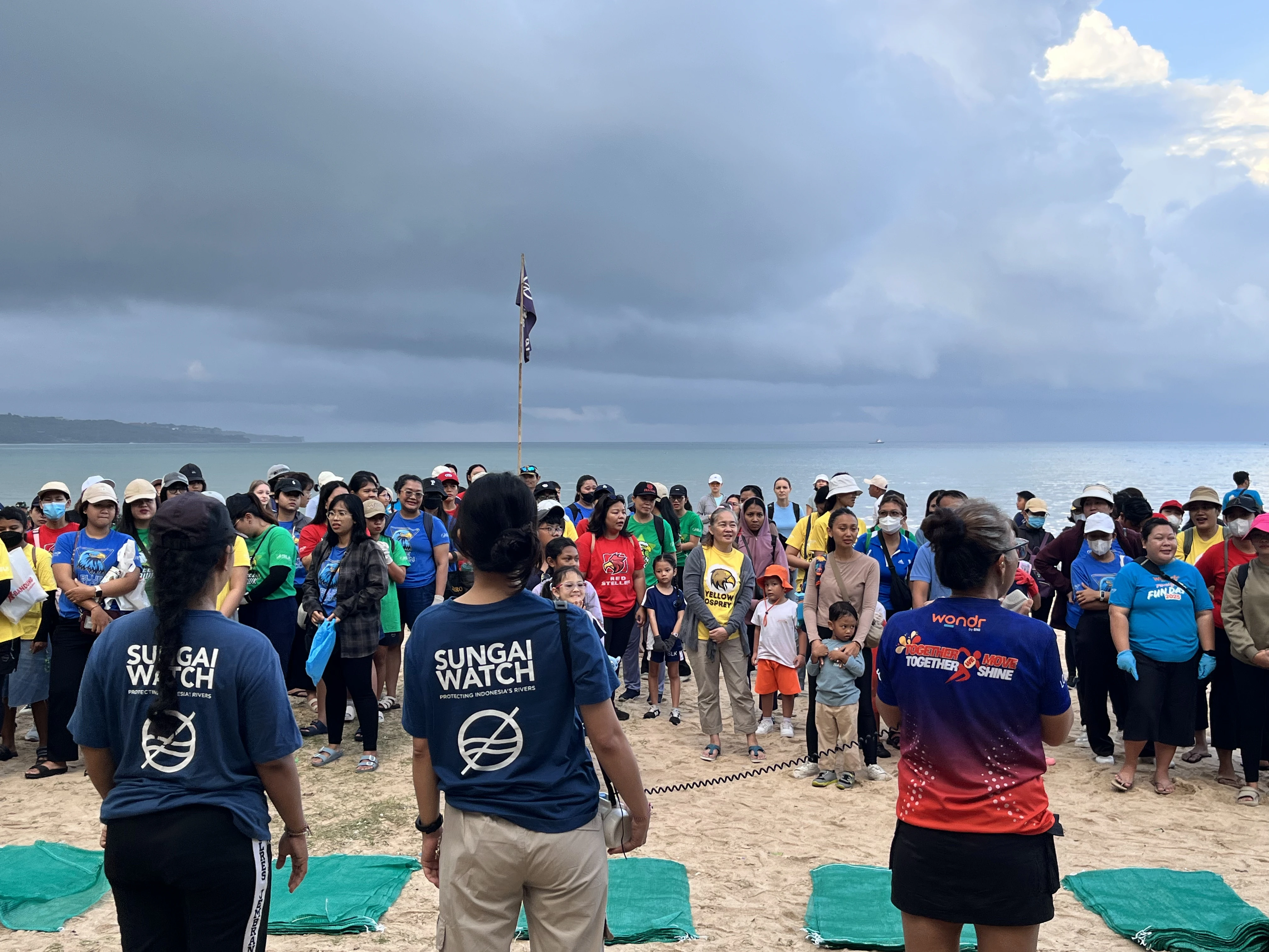 SLK & Lollypop Beach Clean-Up: Taking Action with Sungai Watch in Bali - Photo 2