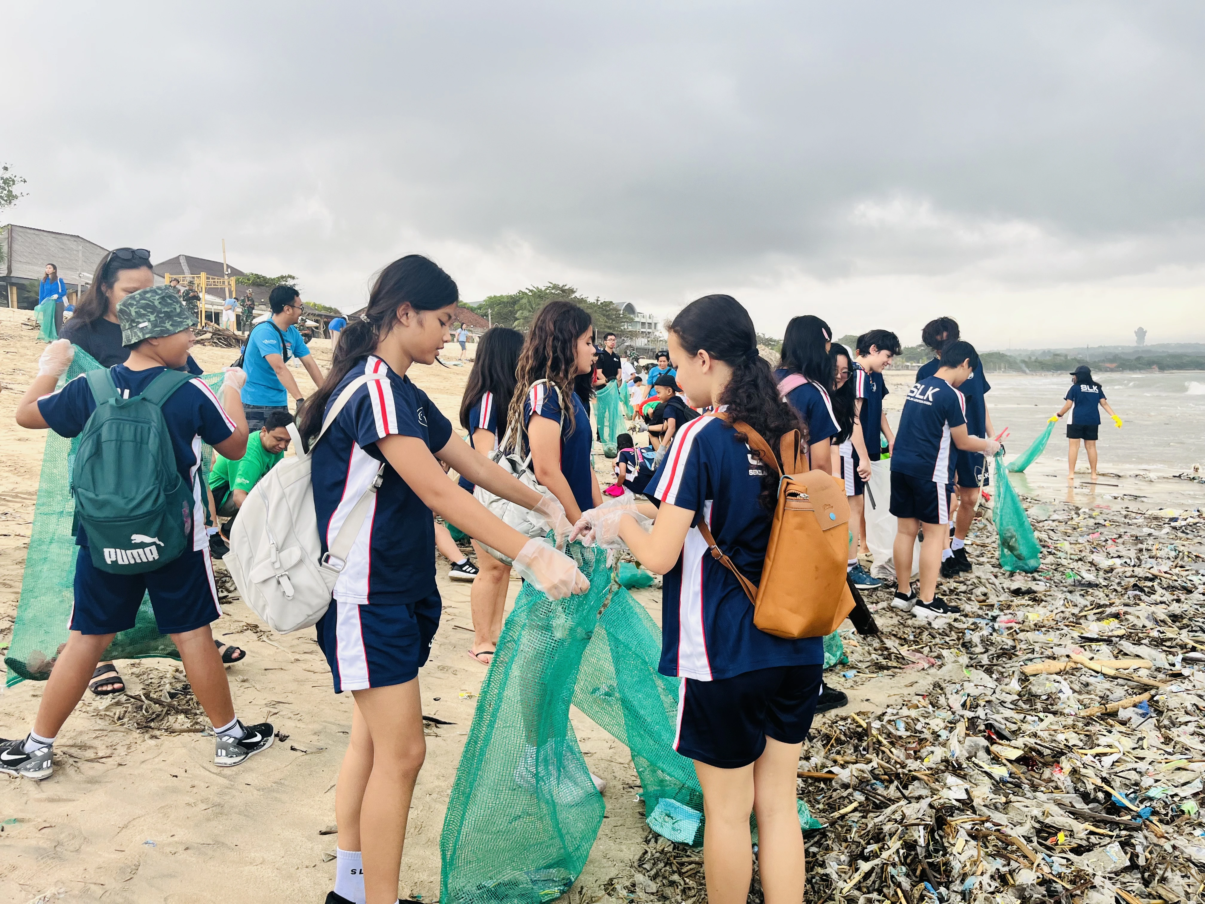 SLK & Lollypop Beach Clean-Up: Taking Action with Sungai Watch in Bali - Photo 10